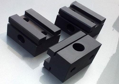 وسادات سميكة من مادة البولي إيثيلين