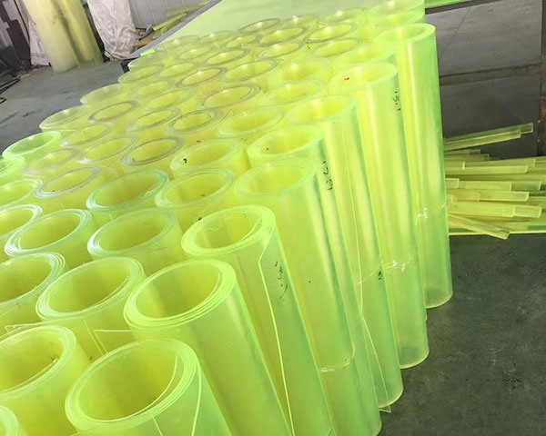 معالجة صفائح البولي يوريثان المقاومة للكهرباء الساكنة