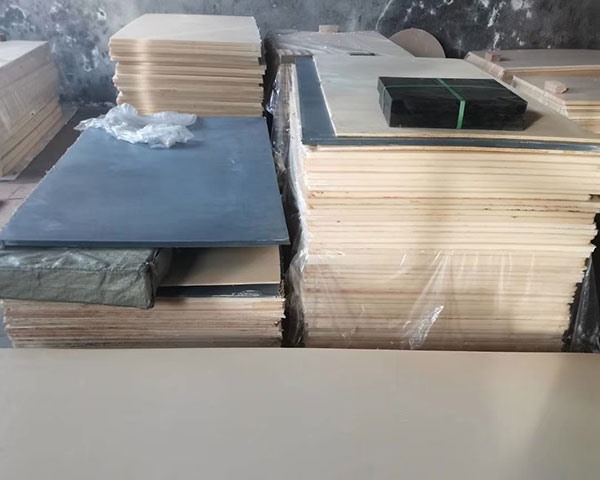 ورقة نايلون تحتوي على الزيت